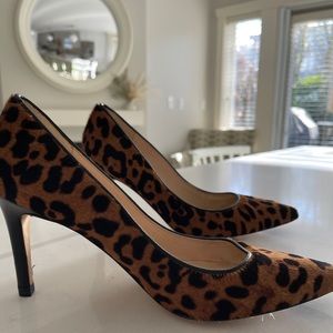 Classic leopard patterned calf hair pumps